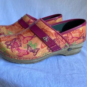 Sanito Buttefly Koi Nursing Clogs
